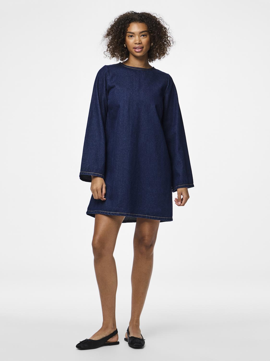 model_shot-front_full